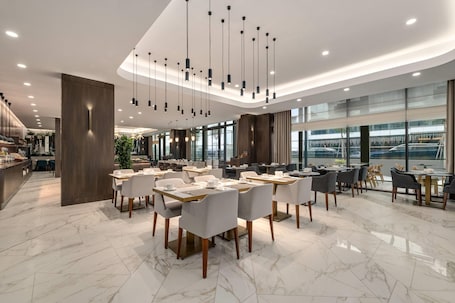 Dining. Ramada By Wyndham Arnavutkoy