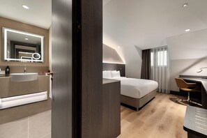Standard Smoking Room with 1 Queen Bed - Ramada By Wyndham Arnavutkoy (Arnavutköy)