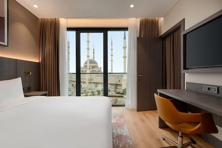 Suite, 1 King Bed | Premium bedding, Select Comfort beds, in-room safe, laptop workspace