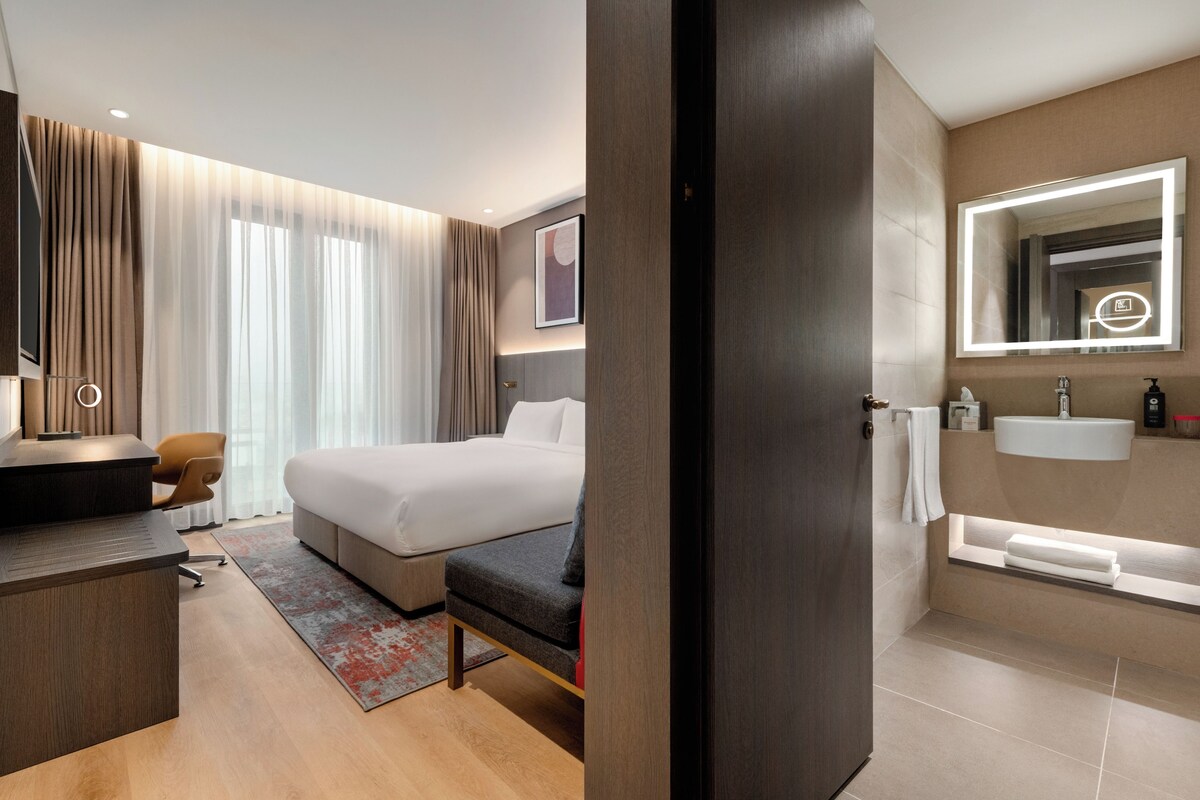 Premium bedding, Select Comfort beds, in-room safe, laptop workspace