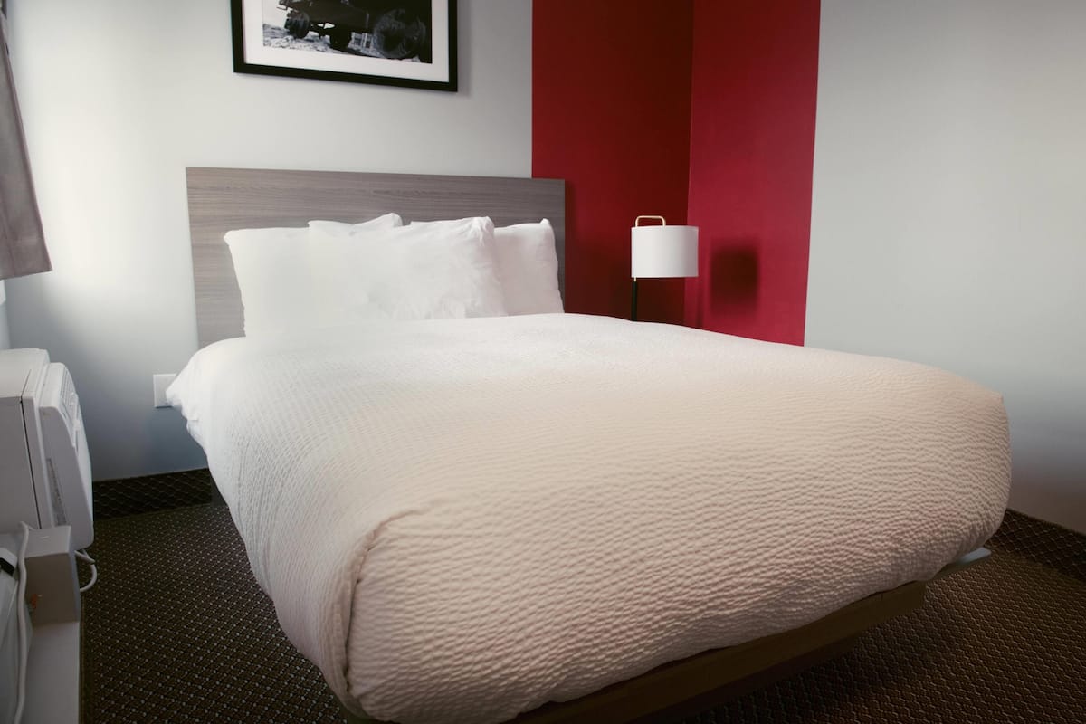 迷你吧、書桌、筆電工作空間、隔音