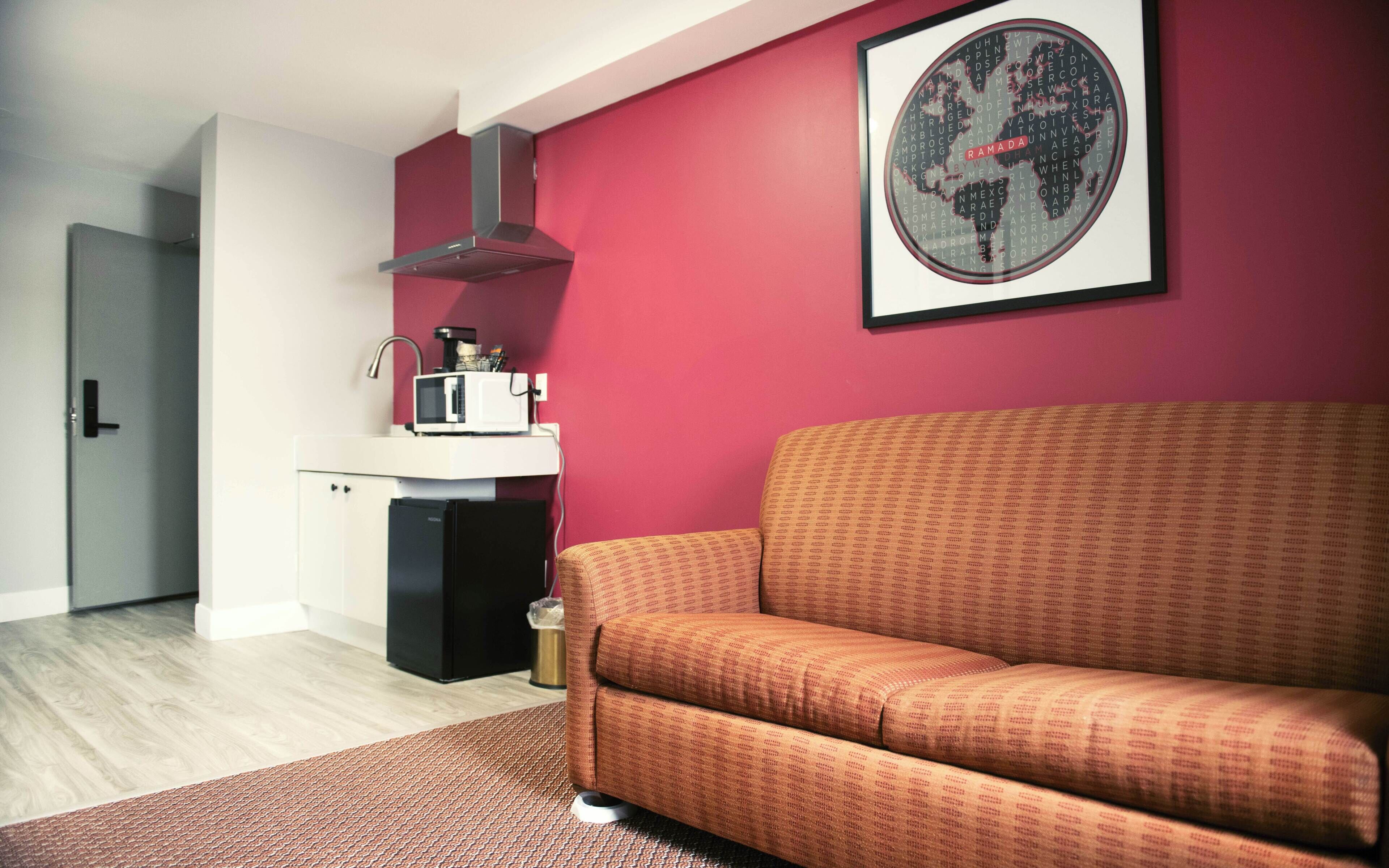 Deluxe Suite, 1 Queen Bed, Non Smoking | Living area | 43-inch Smart TV with cable channels