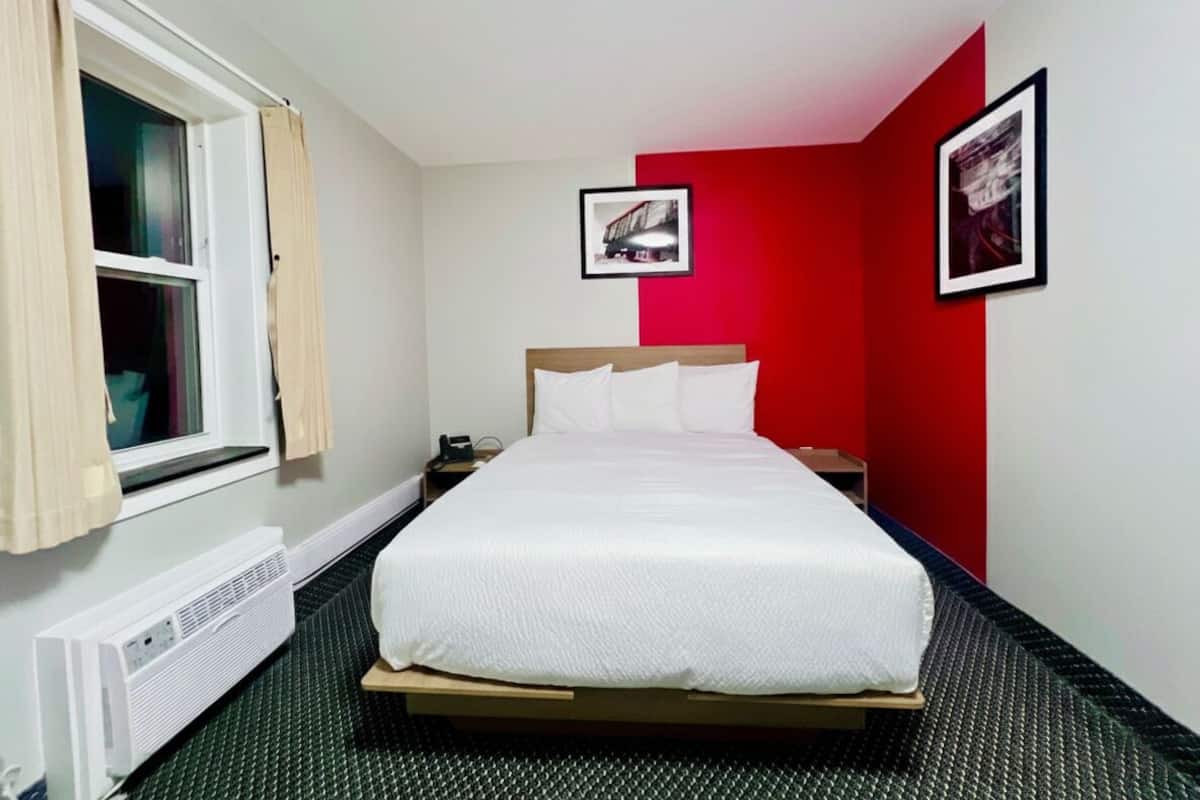 Room, 1 Queen Bed, Non Smoking | Free WiFi