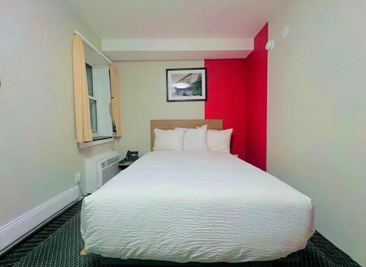 Habitació, 1 llit doble, no fumadors | Minibar, escriptori i espai de treball apte per a portàtils 