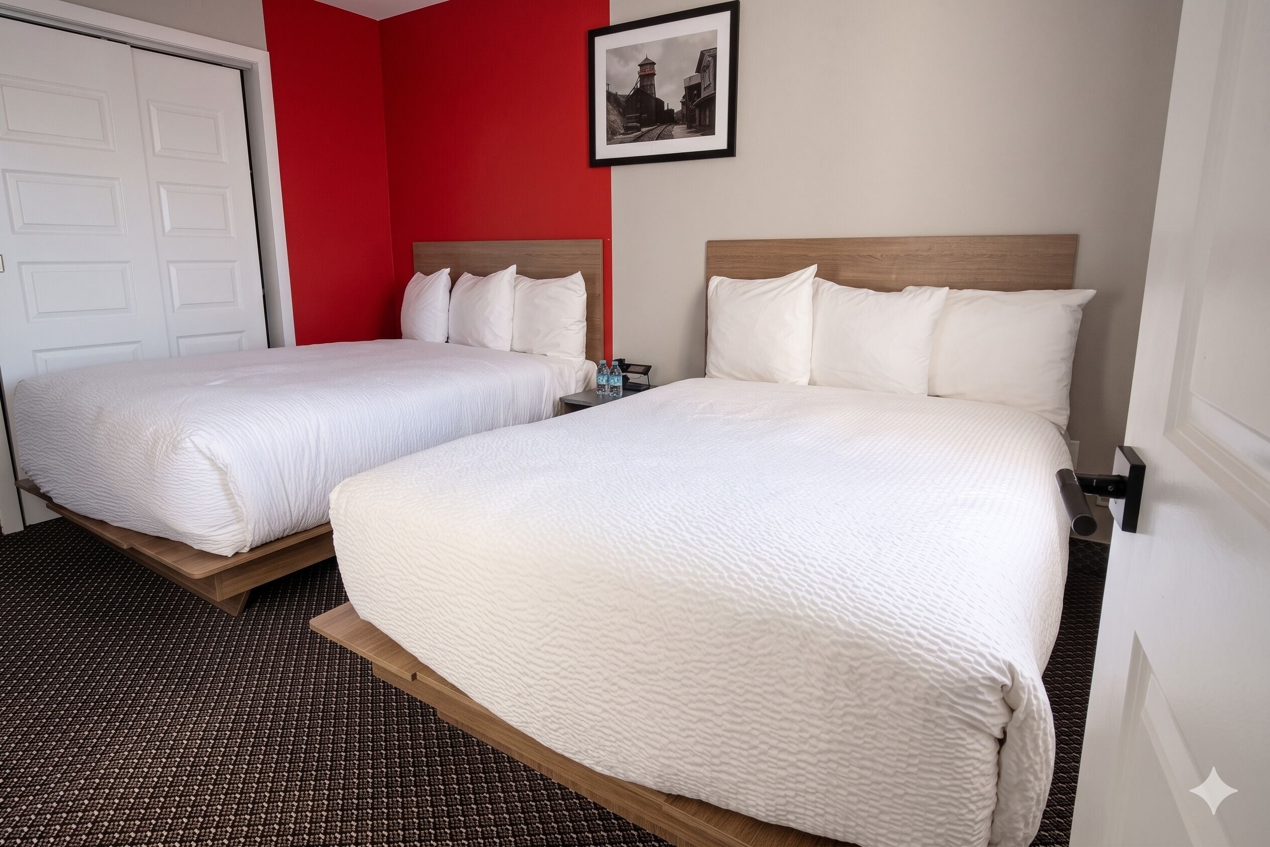 Suite, 2 camas matrimoniales, para no fumadores | Minibar, escritorio, espacio para trabajar con laptop y insonorización 