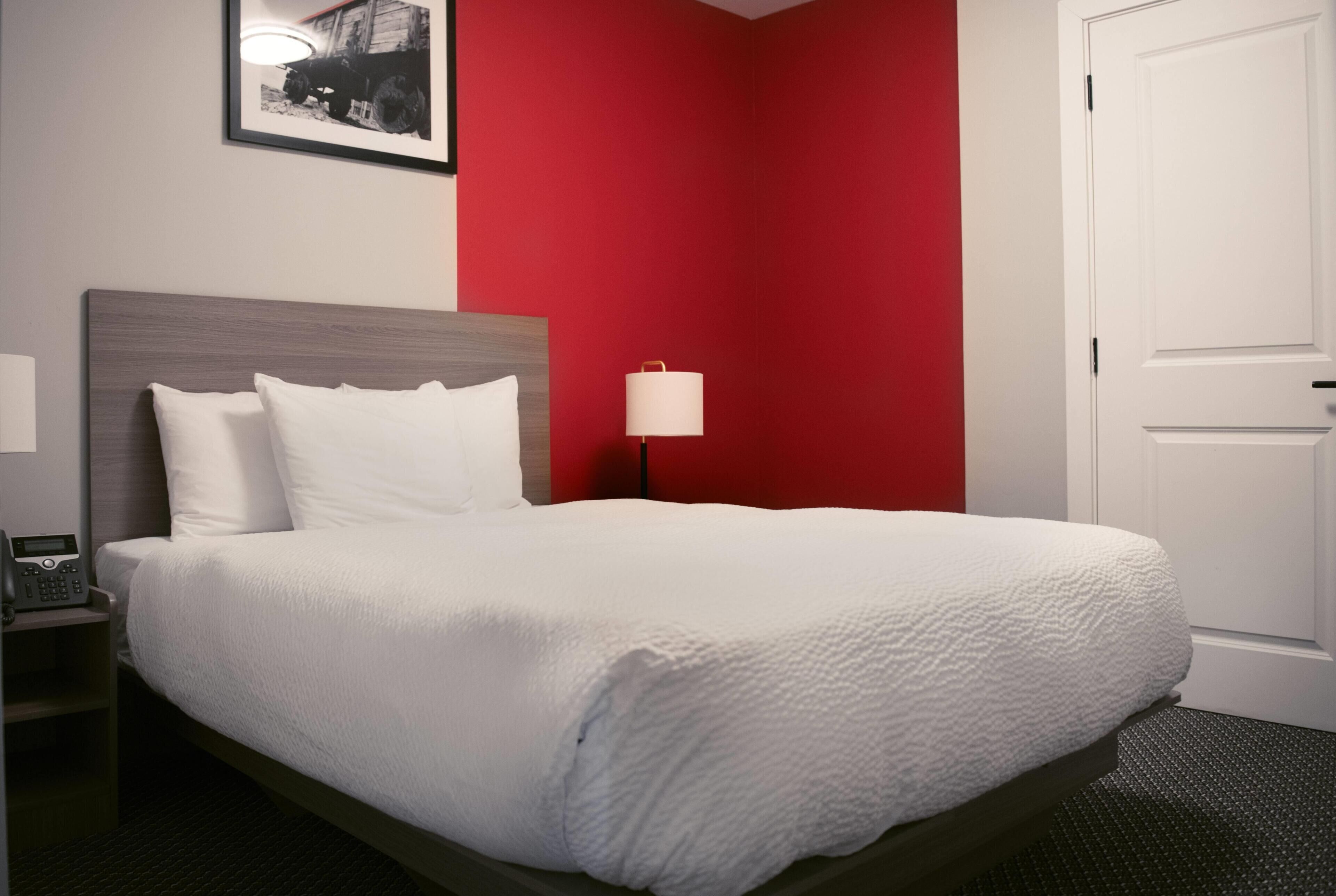 迷你吧、書桌、筆電工作空間、隔音