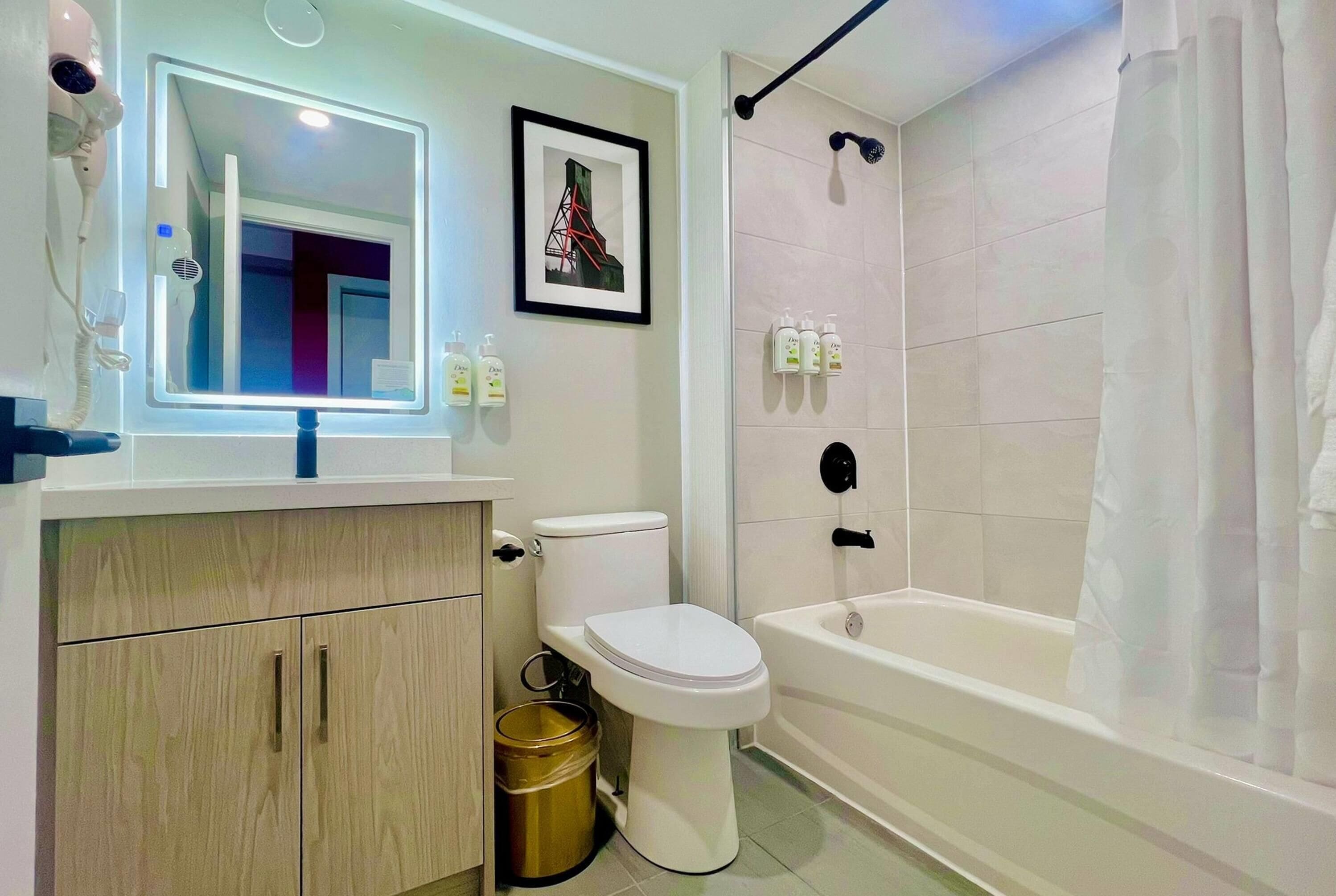 Articles de toilette gratuits, sèche-cheveux, serviettes fournies, savon