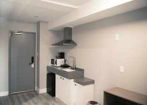 Suite, 2 Double Beds, Non Smoking | Private kitchen | Coffee/tea maker