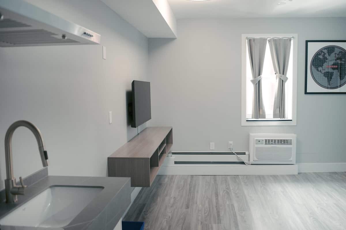 套房, 2 張標準雙人床, 非吸煙房 | 迷你吧、書桌、筆電工作空間、隔音