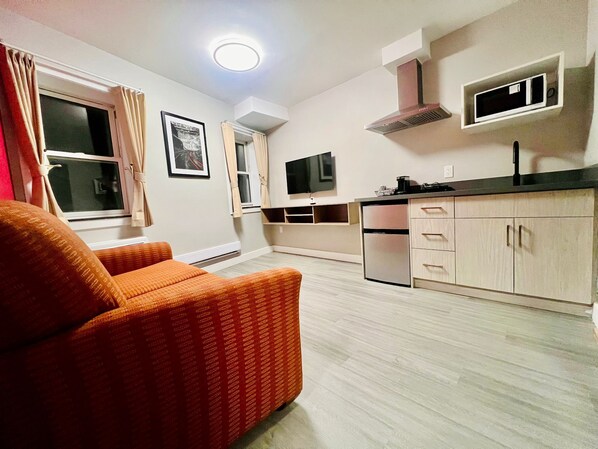 Suíte luxo, 1 cama Queen, para não fumantes | Área de estar