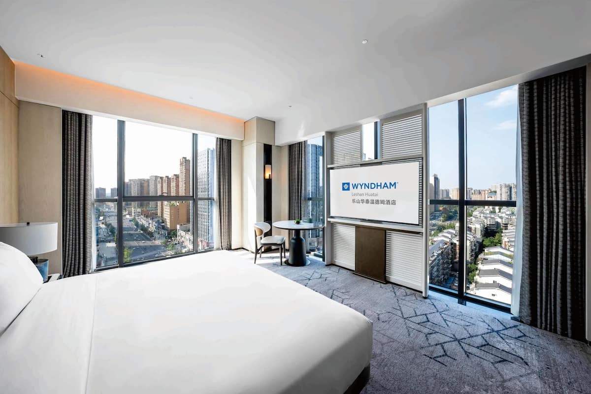 Room, 1 King Bed, Non Smoking (City View)