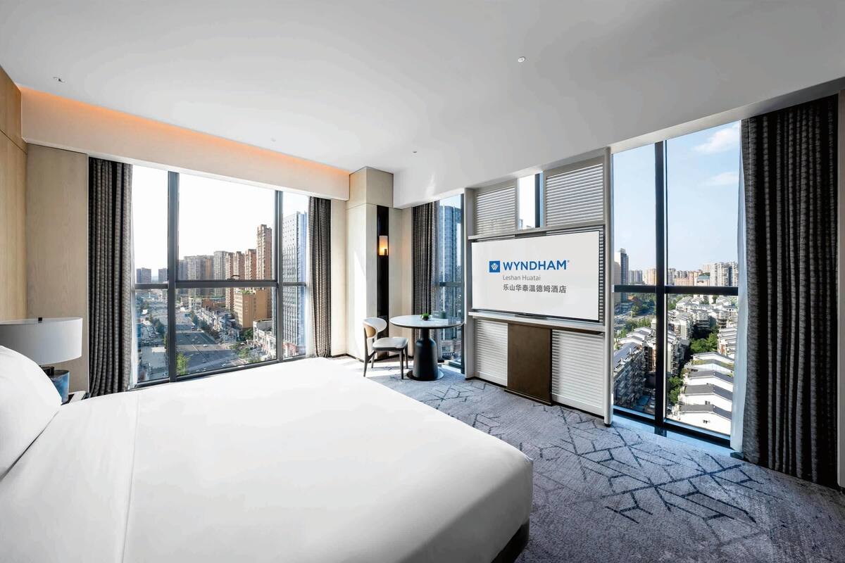 Room, 1 King Bed, Non Smoking (City View)
