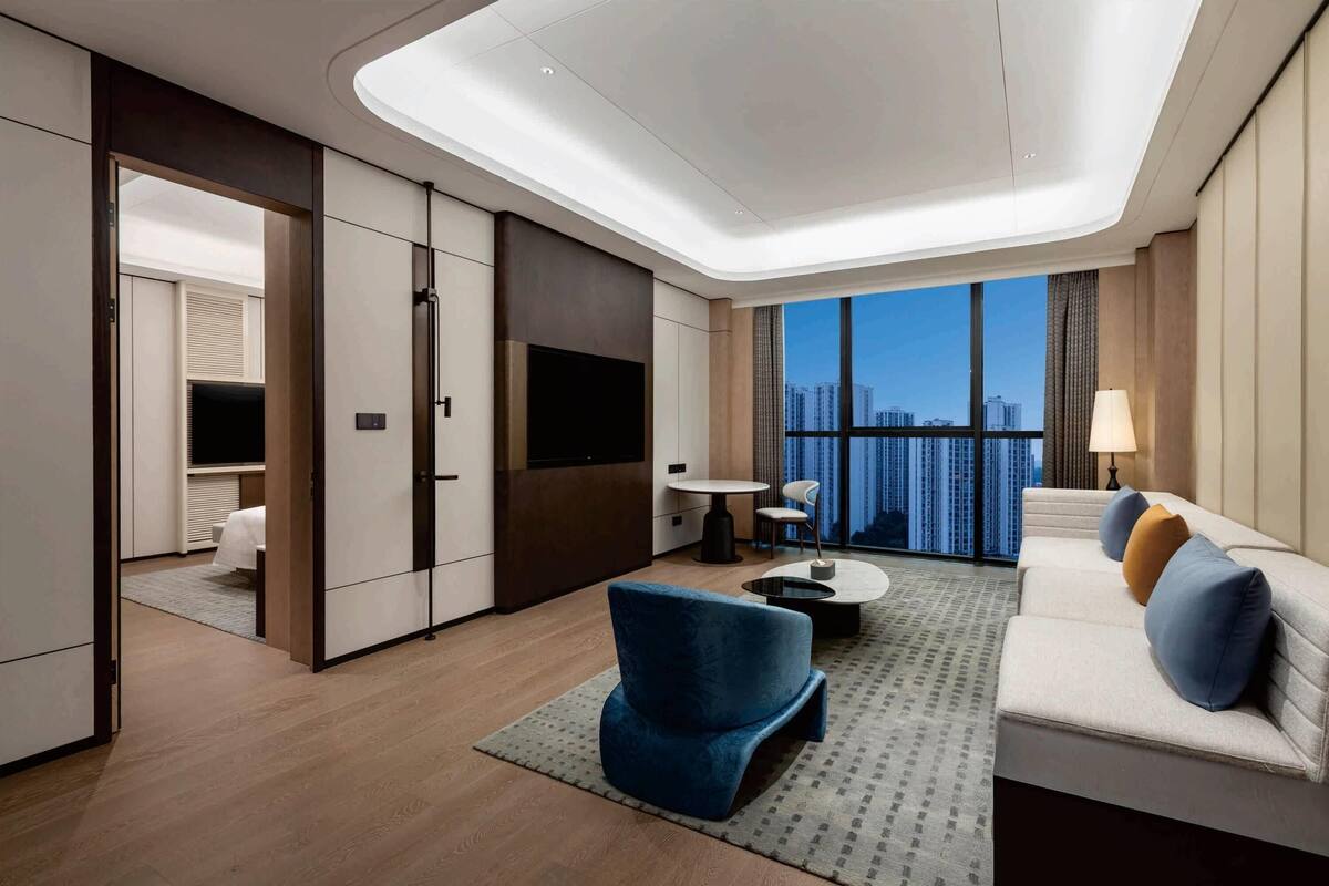 Deluxe Suite, 1 King Bed, Non Smoking