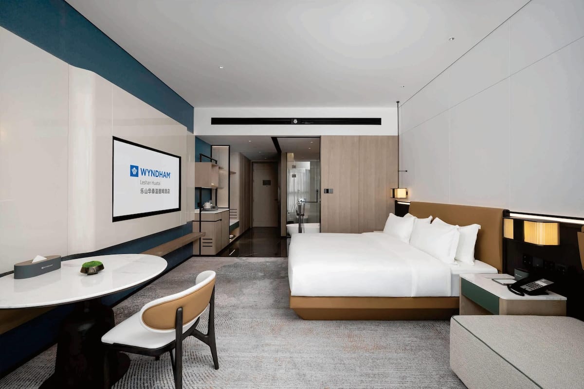 Deluxe Room, 1 King Bed, Non Smoking