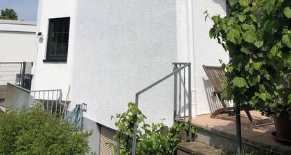 Schöne Einliegerwohnung in Karlsruhe Durlach. Separater Eingang. Straba 3 Min.