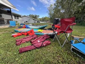 Property grounds - Cozy River House w/ Kayak, Grill and More! (Crystal River)