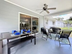 Outdoor dining - Cozy River House w/ Kayak, Grill and More! (Crystal River)