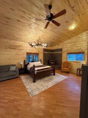 Interior - Peaceful 2 Bedroom 2 Bath Bear Creek Family Retreat with River Views. Sleeps 8. (Seward)