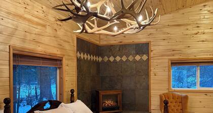 Peaceful 2 Bedroom 2 Bath Bear Creek Family Retreat with River Views. Sleeps 8.