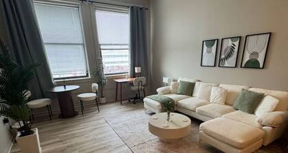 Chic Serenity Loft / Fast Wi-Fi Walkable