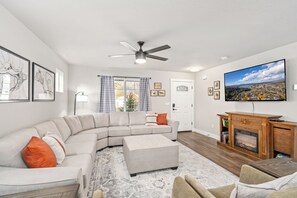 Living area - Hot Tub, Sleeps 12, Well-Stocked Kitchen, Central Location, Modern Home (Coeur d'Alene)