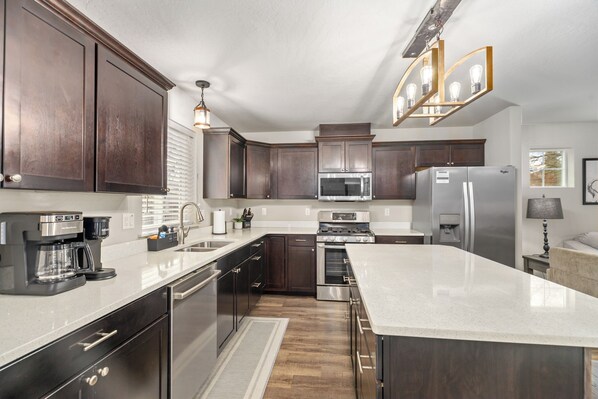 Private kitchen - Hot Tub, Sleeps 12, Well-Stocked Kitchen, Central Location, Modern Home (Coeur d'Alene)