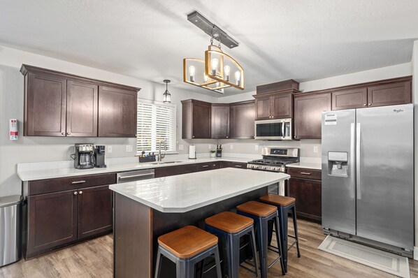 Private kitchen - Hot Tub, Sleeps 12, Well-Stocked Kitchen, Central Location, Modern Home (Coeur d'Alene)