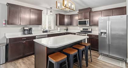 Hot Tub & Midtown Modern - Construction Special