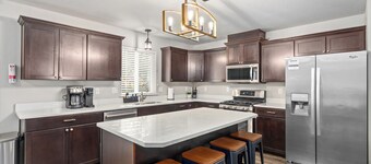 Hot Tub & Midtown Modern - Construction Special