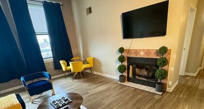 Chic Azure loft / 2 bdrm / Downtown Walkable