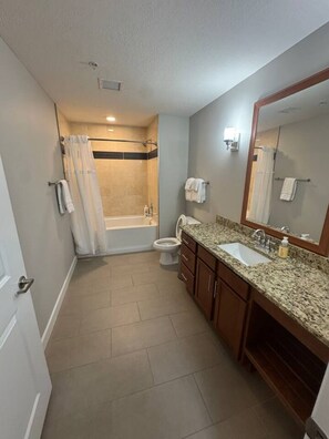 Hair dryer - Convenient Comfort free parking (Cleveland)
