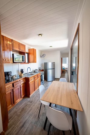 Fridge, microwave, oven, stovetop - Las Ballenas de Avellanas (Playa Avellanas)