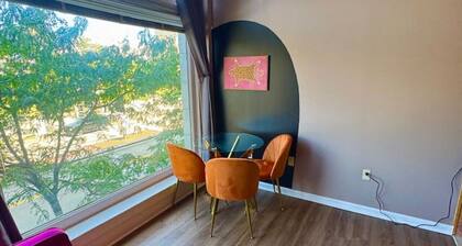 Chic 2BD Downtown Loft free parking