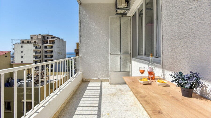 The Pop House 2-BR Apt in Mar Mkhayel