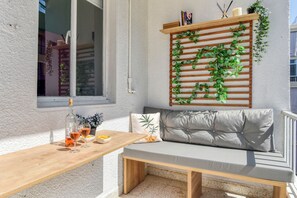 Apartament, 2 dormitoris, cuina, vistes a la ciutat | Balcó