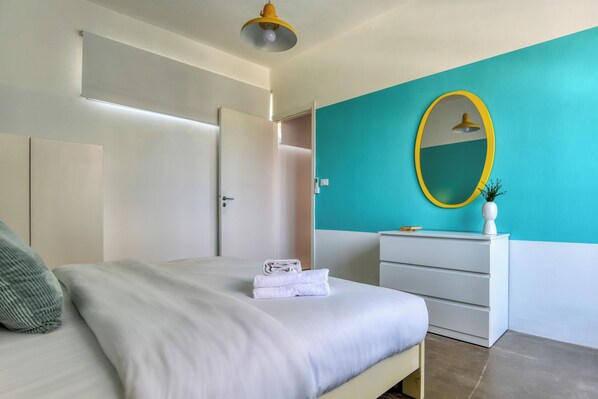 Apartament, 2 dormitoris, cuina, vistes a la ciutat | Planxa i posts de planxar i wifi gratuïta 