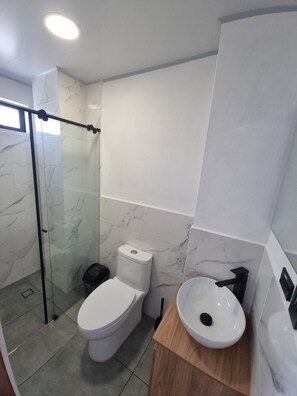 Standard Room, 1 Bedroom, City View | Bathroom