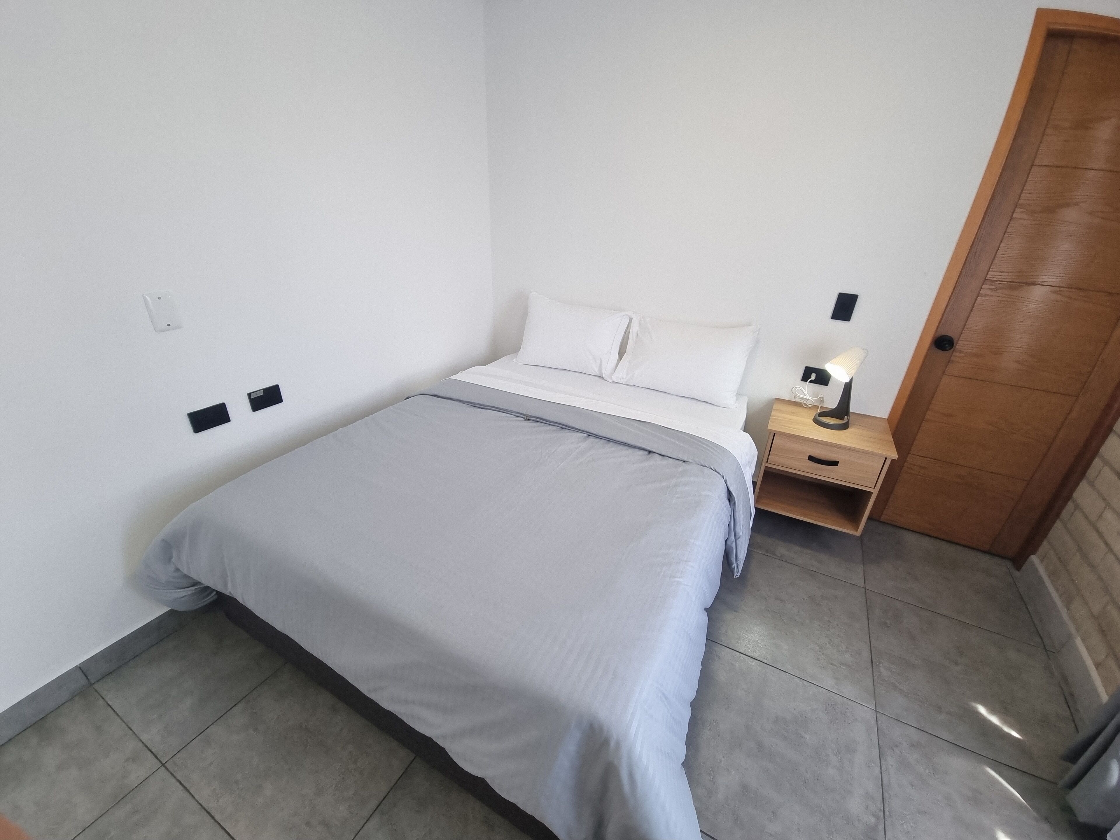 標準客房, 1 張標準雙人床, 城市景觀 | 免費無線上網、床單