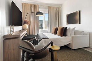 Luxury Apartment, 2 Bedrooms, Kitchen | Living room | LED TV, Hulu, pay movies, streaming services - Hyatus Curated Residences Everett (Everett)