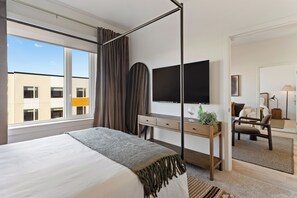 Luxury Apartment, 2 Bedrooms, Kitchen | Egyptian cotton sheets, premium bedding, down duvets, pillow-top beds - Hyatus Curated Residences Everett (Everett)