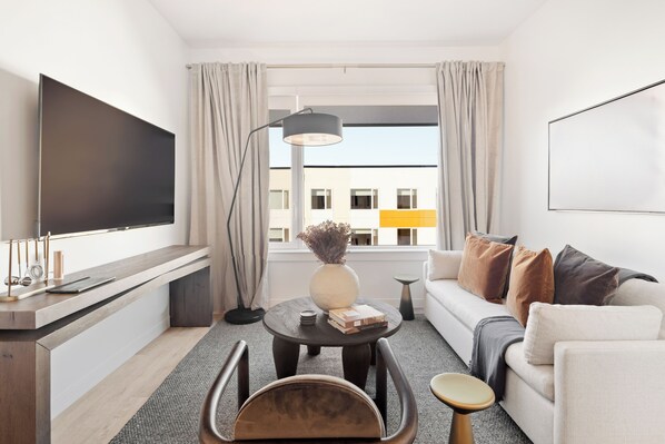 Luxury Apartment, 2 Bedrooms, Kitchen | Living room | LED TV, Hulu, pay films, streaming services - Hyatus Curated Residences Everett (Everett)