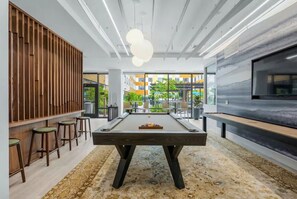 Căn hộ Cao cấp, 2 phòng ngủ, bếp | Khu lounge executive
