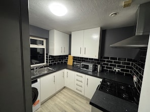 Private kitchen - Cosy 2 Bed Flat, ~6 Guests, 4+ Free Parking RG28PY, (Reading)