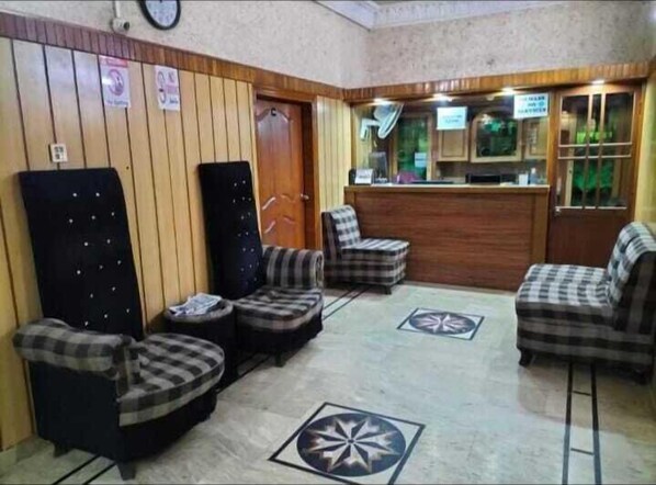 Reception - Karachi Motel (Karachi)