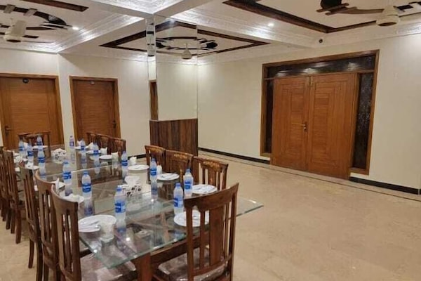 Kontinental frokost hver dag (USD 300 per person)