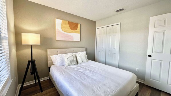 Casa de ciudad, varias camas, patio, vista al jardín (Park Hopper Paradise)