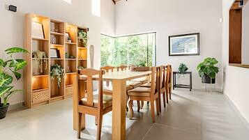 Basic Villa | Dining
