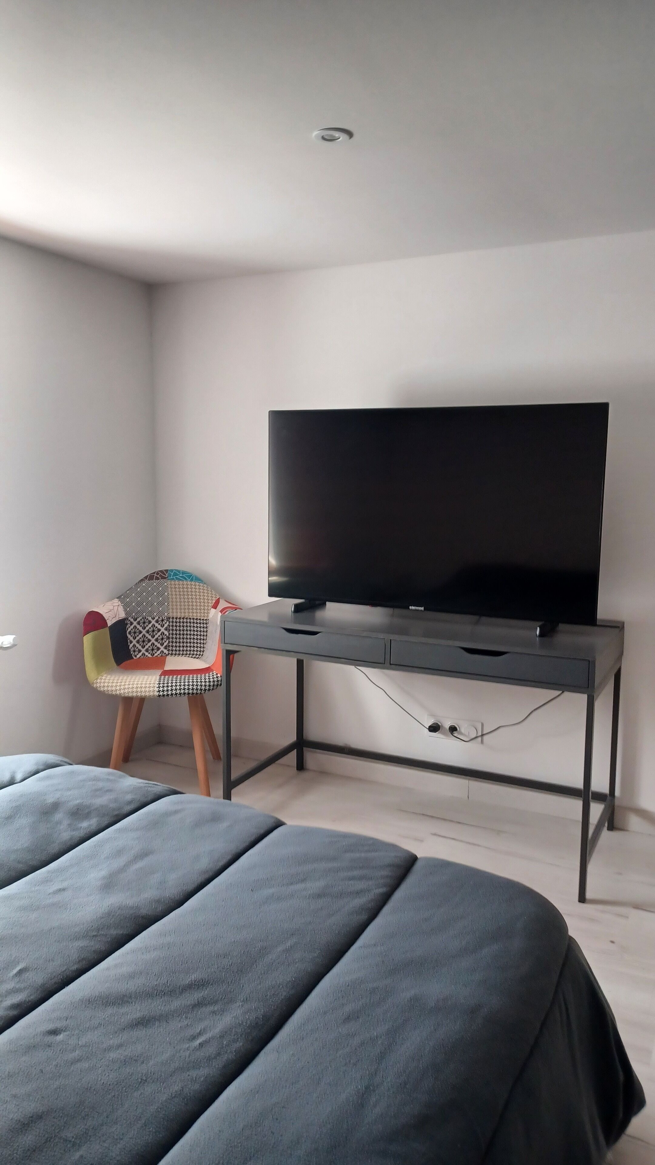 Fer et planche à repasser, accès Internet, draps fournis