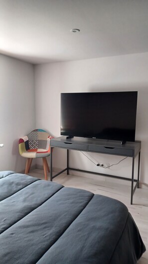 Fer et planche à repasser, accès Internet, draps fournis