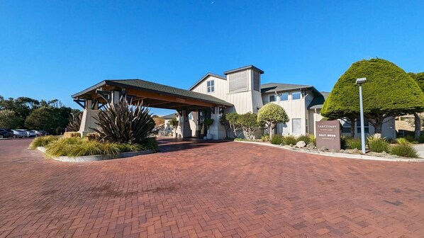 المنشأة من الخارج